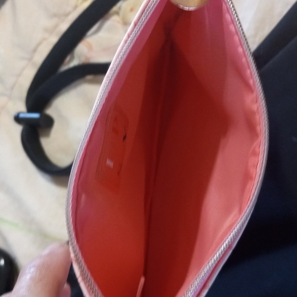 Bundle of pink ispy bag and pink lips color called Dream - Picture 4 of 5